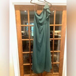 EUC Vera Wang WHITE Size 12 Elegant Green One-Shoulder Ruffle Dress